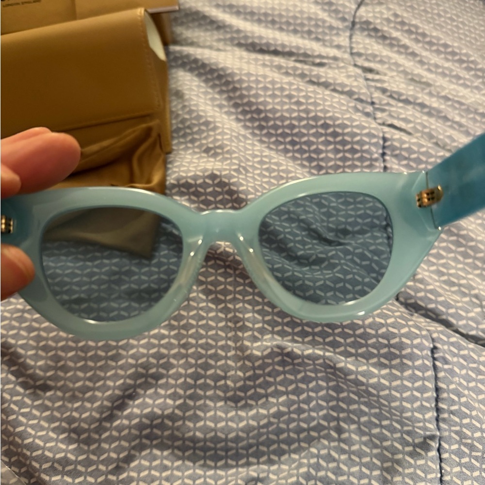 Burberry Sunglasses - Brand New in Box. - Picture 10 of 13